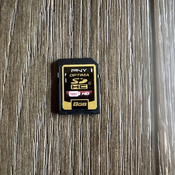 Kodak Zi8 High Definition Pocket Video Camera With SD Card, Case, Charger Manual - Picture 9 of 10
